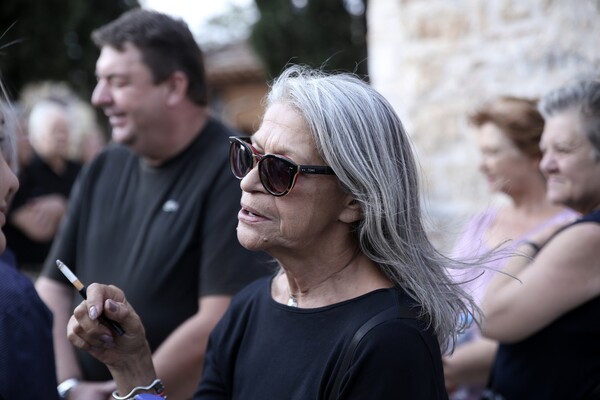 Ηθοποιοί και φίλοι είπαν το τελευταίο «αντίο» στον Ανδρέα Μπάρκουλη