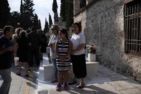 Ηθοποιοί και φίλοι είπαν το τελευταίο «αντίο» στον Ανδρέα Μπάρκουλη