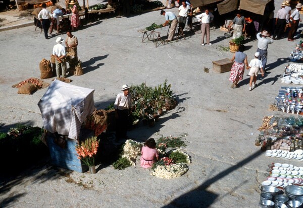 Απίστευτες έγχρωμες φωτογραφίες από την λαϊκή αγορά της Ξενοκράτους του 1950