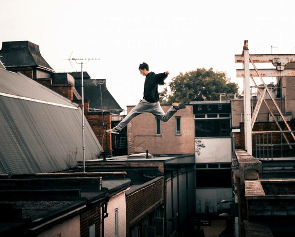 Διάσημος 17χρονος freerunner σκοτώθηκε στο Παρίσι την ώρα που εκτελούσε παράτολμη κούρσα στο μετρό