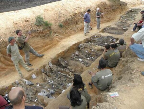 Στην Ισπανία βρήκαν ομαδικό τάφο με 45 εγκεφάλους και μια καρδιά από θύματα του Φράνκο