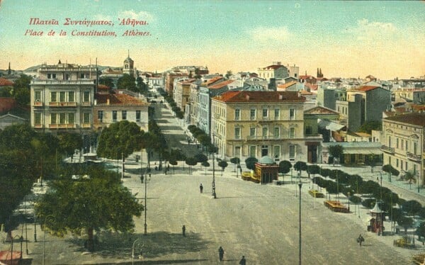Τρεις φωτογραφίες της Πλατείας Συντάγματος, που ίσως δεν έχετε ξαναδεί