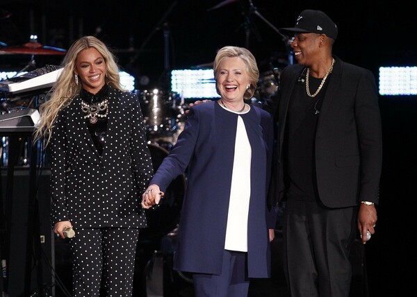 Beyonce και Jay Ζ αποθεώνουν την Χίλαρι Κλίντον σε συναυλία που έδωσαν για τη στήριξή της
