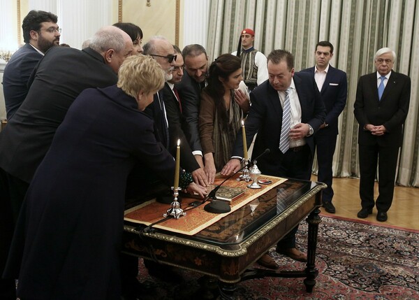 Οι νέοι υπουργοί, οι αφίξεις και οι φωτογραφίες από την ορκωμοσία