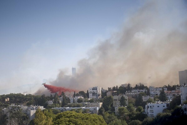 Το Ισραήλ στις φλόγες: Ρωσία, Τουρκία, Ελλάδα και Κύπρος στέλνουν πυροσβεστικά αεροπλάνα για να βοηθήσουν