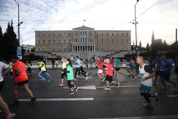 34ος Μαραθώνιος της Αθήνας: 50.000 δρομείς από όλο τον κόσμο στην γιορτή της πόλης