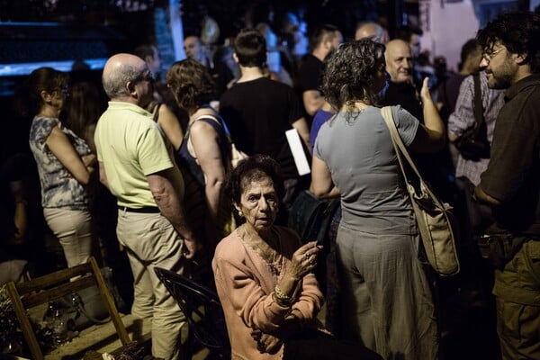 Οι Θεσσαλονικείς γέμισαν την πλατεία Τσιτσάνη για τη βραδιά- αφιέρωμα στον μεγάλο λαϊκό συνθέτη