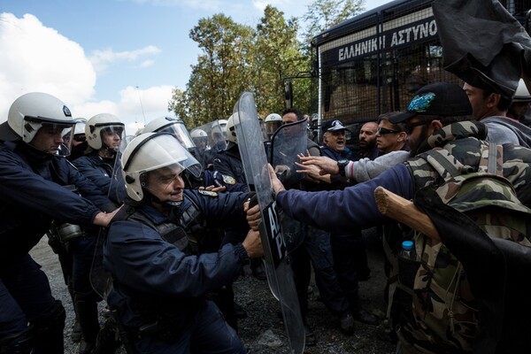 Ένταση με τα ΜΑΤ σε πορεία στις Σκουριές