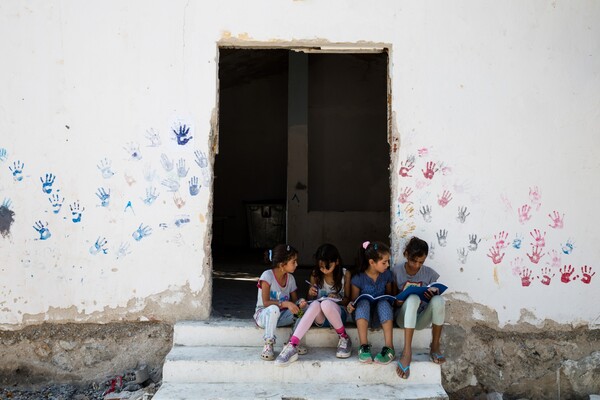 Γονείς στο Ωραιόκαστρο απειλούν με καταλήψεις αν το σχολείο δεχθεί παιδιά προσφύγων