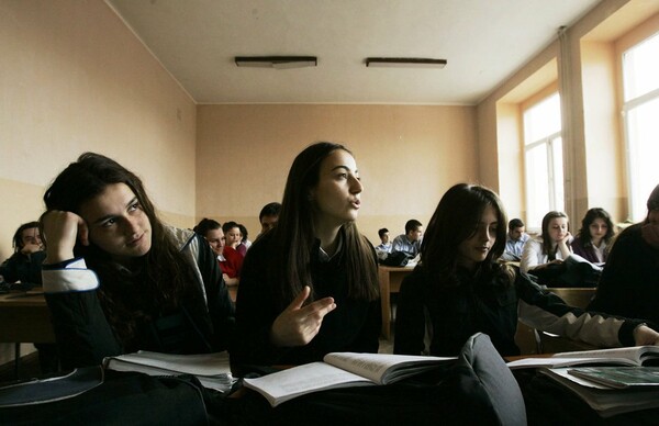 Κορίτσια στο σχολείο