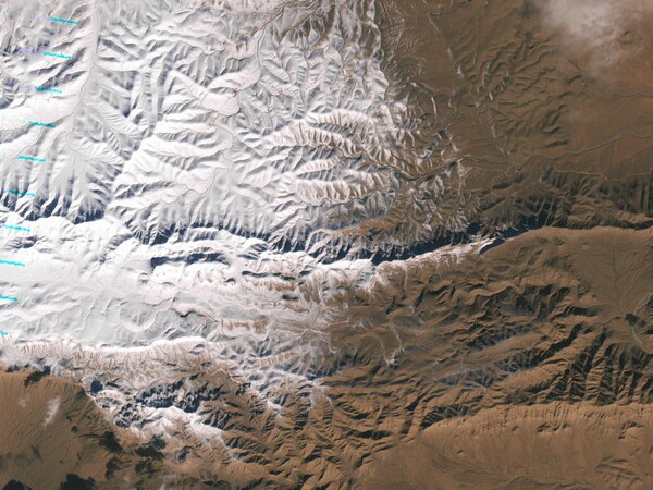 Εντυπωσιακή φωτογραφία της NASA κατέγραψε τη Σαχάρα στα λευκά μετά τη σπάνια χιονόπτωση