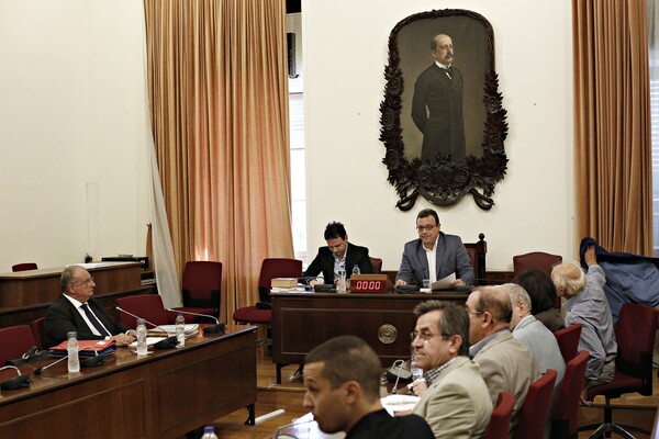 Νέα κόντρα κυβέρνησης- ΝΔ στην Εξεταστική για δάνεια κομμάτων και MME με επίκεντρο το ΤΣΜΕΔΕ