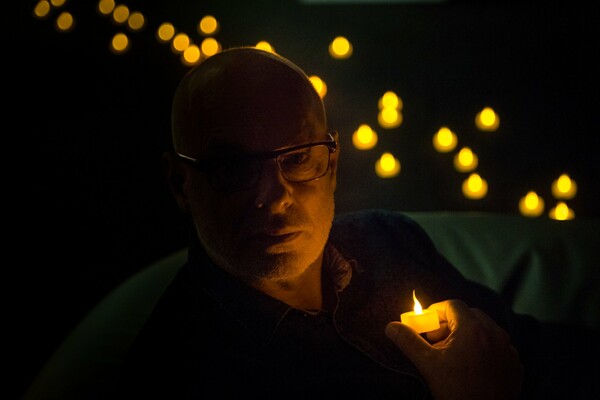 Μια συνάντηση με τον Brian Eno στο υπόγειο της Στέγης