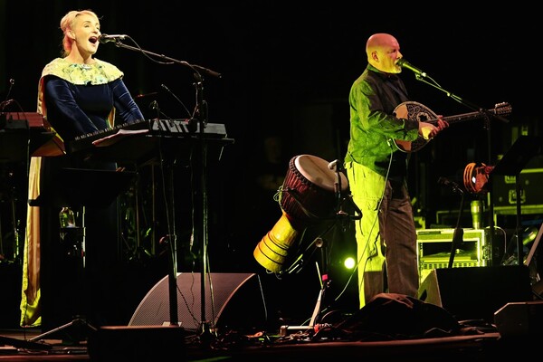 Dead can dance: Η ελληνική μουσική και ειδικά το ρεμπέτικο επηρέασαν πολύ την τέχνη μας