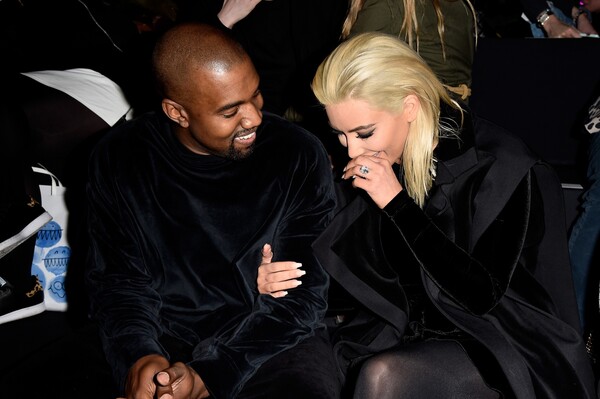 Ψυχωσικό επεισόδιο: Το μεγάλο «κόλπο» του Kanye West ή μια «διαβολική» σύμπτωση που κρύβει πολλά εκατομμύρια;