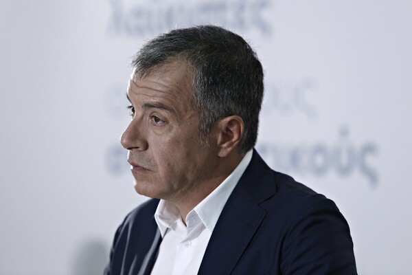 Θεοδωράκης προς Γεροβασίλη: «Αν ψάχνεις λεφτά για τα παιδιά και τα νοσοκομεία, απόλυσε μερικά από τα ακροδεξιά τρολ που έχεις στο γραφείο σου»