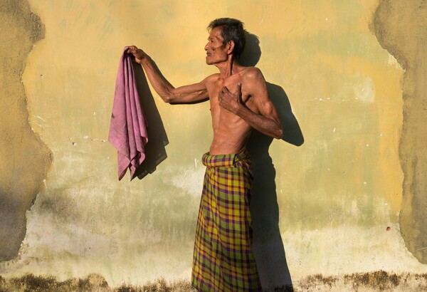 Ο Jonah Meyers ανακαλύπτει τον μαγικό ρεαλισμό σ' ένα νησί της Ινδονησίας