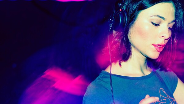 Η Nina Kraviz κάποτε έφτιαχνε οδοντοστοιχίες αστροναυτών