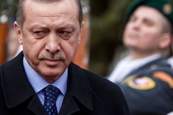Οργισμένος με την Ευρώπη, ο Εντογάν προειδοποιεί σήμερα πως η Τουρκία άρχισε το «φλερτ» με μια νέα συμμαχία