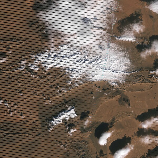 Εντυπωσιακή φωτογραφία της NASA κατέγραψε τη Σαχάρα στα λευκά μετά τη σπάνια χιονόπτωση
