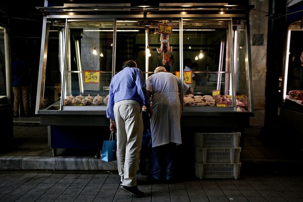 Νέα μείωση στο εισόδημα των νοικοκυριών
