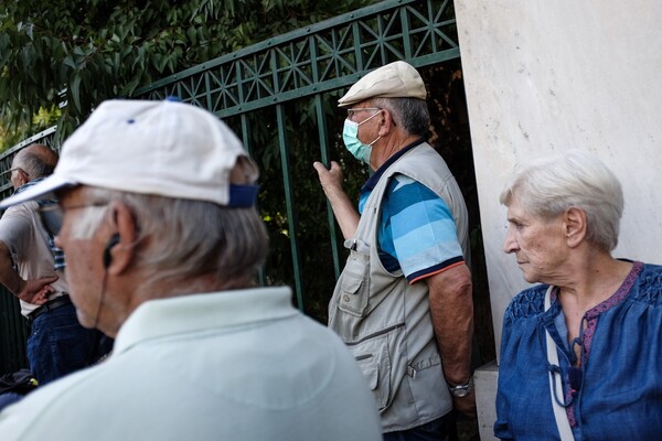 Κατακραυγή εναντίον της κυβέρνησης για τα δακρυγόνα στους συνταξιούχους
