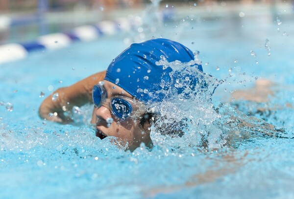 Υποχρεωτικά μαθήματα κολύμβησης στα δημοτικά σχολεία από τον Σεπτέμβριο