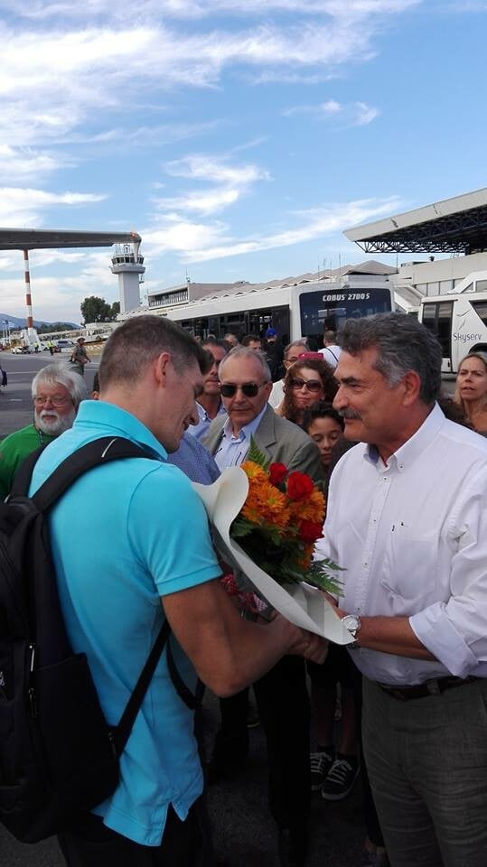 Στην Κέρκυρα ο "ασημένιος" Σπύρος Γιαννιώτης- Θερμή υποδοχή από εκατοντάδες πολίτες