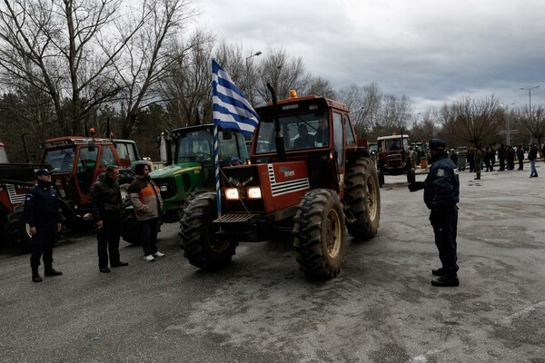 Λάρισα: Νέο μέτωπο αγροτών με στόχο να στηθεί μπλόκο στα Τέμπη