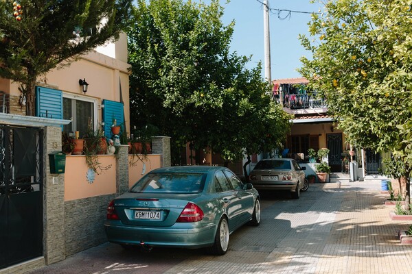 Του Βοτανικού οι μάγκες: ένα μεσημέρι στη γειτονιά που ζει λαθραία τρεις στάσεις απ' το Κέντρο