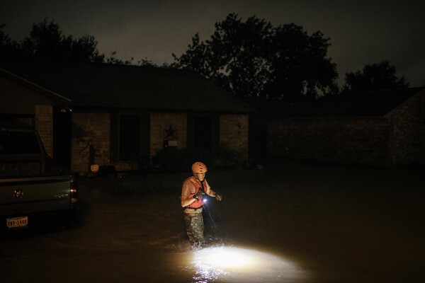 60 εικόνες από τον τυφώνα Harvey, που δείχνουν όλες τις πτυχές της καταστροφής