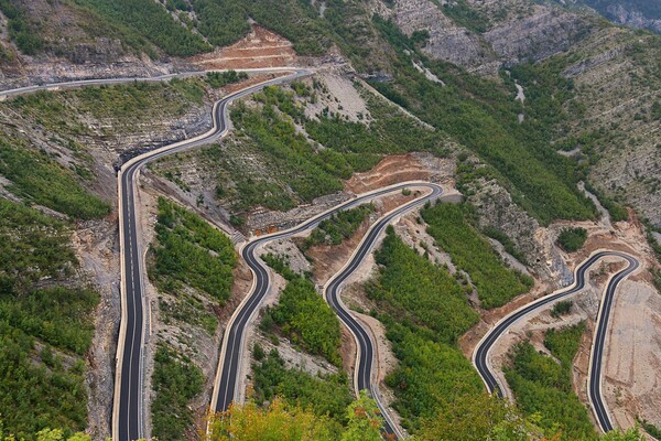 Μια γυναίκα ταξιδεύει μόνη με το ποδήλατό της από την Μεγάλη Βρετανία στο Ιράν
