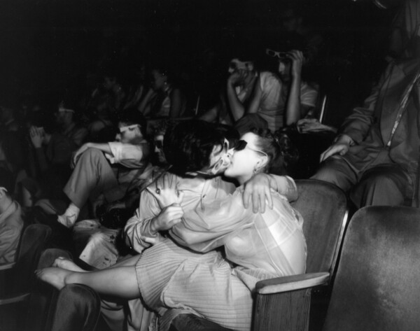 O Weegee στα σκοτεινά σινεμά της Νέας Υόρκης του '40