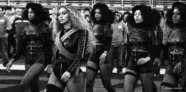 Σπάνιες και αδημοσίευτες φωτογραφίες της Beyoncé μόλις κυκλοφόρησαν σε ένα συλλεκτικό βιβλίο