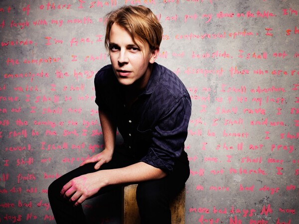 Πώς ο Tom Odell κατάφερε να ξεπεράσει τη σαρωτική επιτυχία του «Another Love» και να πάει παρακάτω;