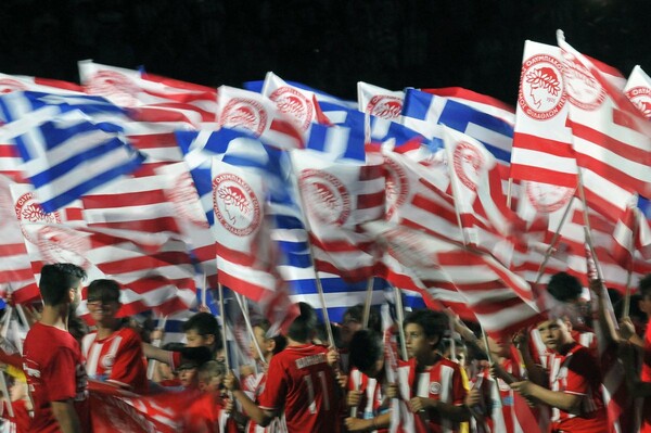 Η μεγάλη κόκκινη φιέστα - Φωτογραφίες από τη γιορτή του Ολυμπιακού στο Καραϊσκάκης