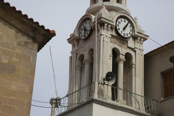 Οι πρώτες εικόνες από το Πλωμάρι μετά το σεισμό-Τραυματίες στα χαλάσματα και ολοκληρωτική καταστροφή στο χωριό Βρίσα