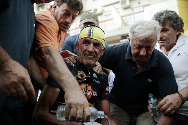 Ο συγκλονιστικός Στέλιος Βάσκος: Επέστρεψε στα Τρίκαλα μετά από 8000 χλμ ποδηλασίας και κατέρρευσε από συγκίνηση