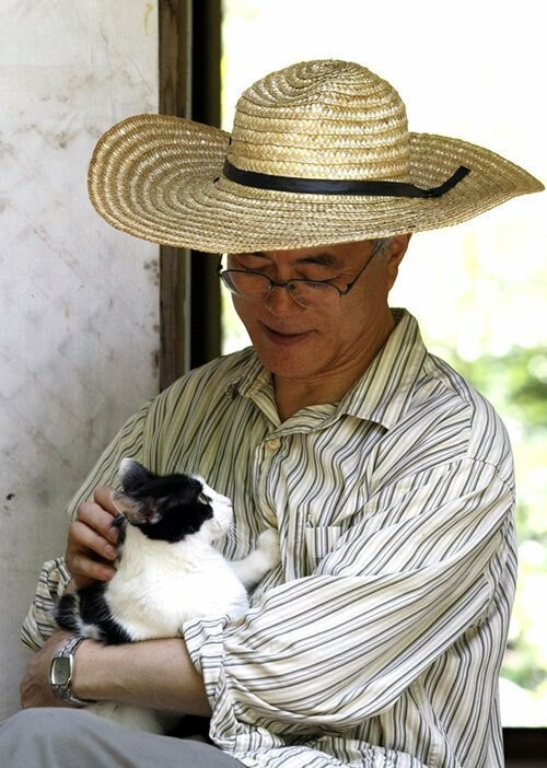 Ο νέος Πρόεδρος της Ν. Κορέας λατρεύει τα ζώα και έχει υιοθετήσει αρκετά αδέσποτα