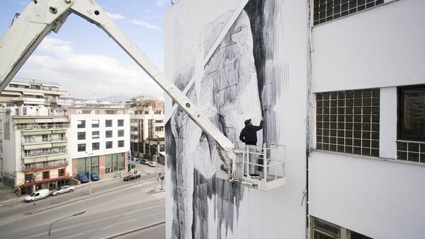 Ο ΙΝΟ μόλις έφτιαξε ένα νέο mural που κοσμεί το Ιπποκράτειο Νοσοκομείο Θεσσαλονίκης