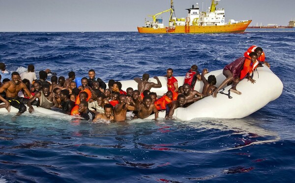 Ιταλία: Διασώθηκαν 484 μετανάστες στη Μεσόγειο - Εντοπίστηκαν οι σοροί επτά ανθρώπων