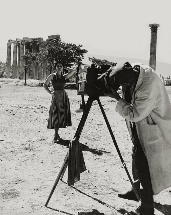 Φωτογράφηση μόδας το καλοκαίρι του 1953 στο ναό του Ολυμπίου Διός