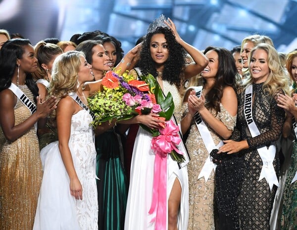 Η φετινή Miss USA είναι 25χρονη Αφροαμερικανή, πυρηνική χημικός και δεν θέλει να αποκαλεί τον εαυτό της φεμινίστρια