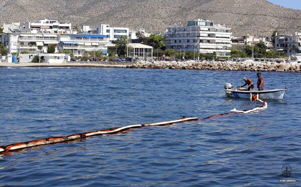 «Μαύρισε» και η Γλυφάδα - Σοκαριστικές φωτογραφίες δείχνουν τη μεγάλη ρύπανση