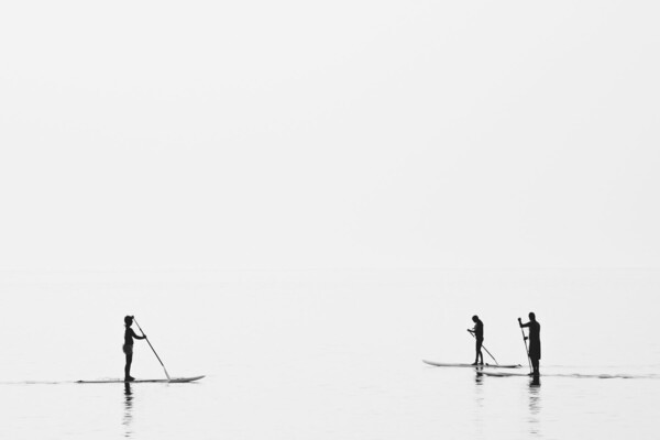 Sup, yoga και surf στη Μεσακτή της Ικαρίας