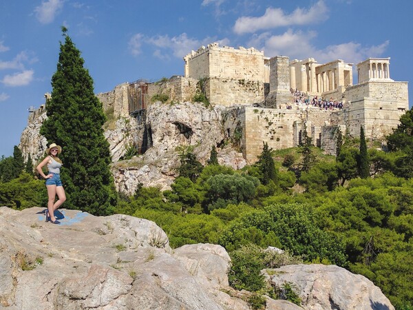 Βόλτες στην Αθήνα με ένα νέο, πανέξυπνο είδος τουρίστα, που έχει να μας διδάξει πολλά