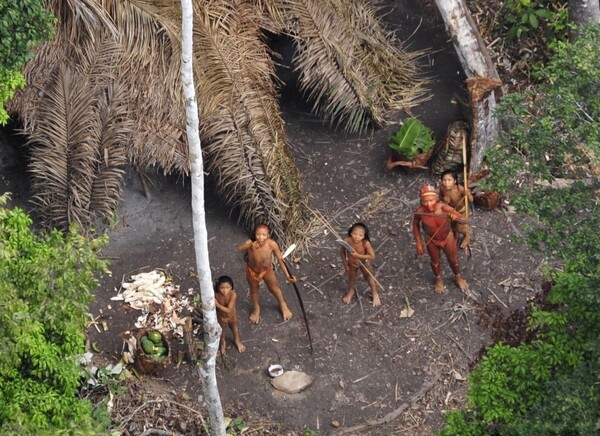Σφαγιάσαν την απομονωμένη και ανέγγιχτη από τον πολιτισμό φυλή του Αμαζονίου