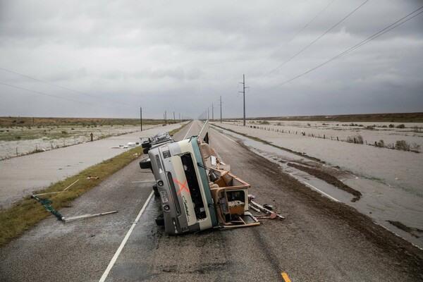 60 εικόνες από τον τυφώνα Harvey, που δείχνουν όλες τις πτυχές της καταστροφής