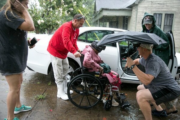 60 εικόνες από τον τυφώνα Harvey, που δείχνουν όλες τις πτυχές της καταστροφής