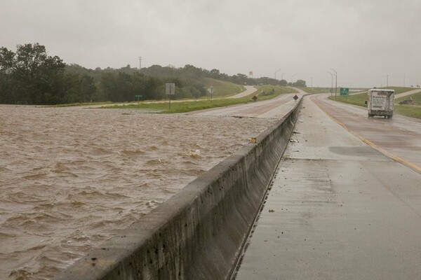 60 εικόνες από τον τυφώνα Harvey, που δείχνουν όλες τις πτυχές της καταστροφής
